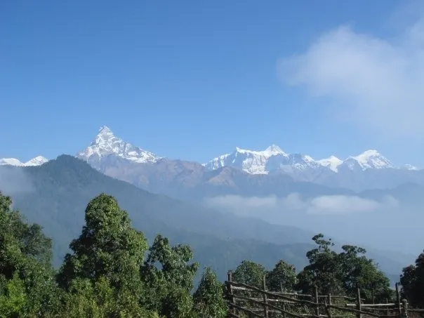 australian-camp-trekking-road-and-trails-image